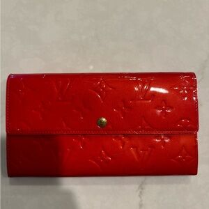 EUC LOUIS VUITTON Vernis wallet. Red. Authentic